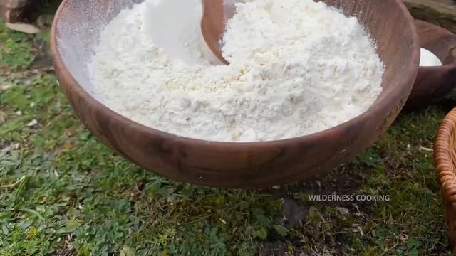 HOW TO MAKE A DELICIOUS PAN PIZZA? NO OVEN PIZZA! EASY 10 MINUTES PIZZA RECIPE IN THE WILD