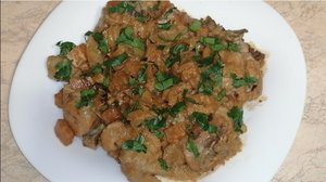 Курица, тушённая с тыквой и яблоками, в сметане