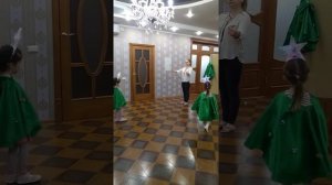 Танец Ёлочке не холодно зимой