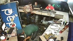 "Корабелов.Инфо". АТОшник дает отпор в драке в ночном клубе