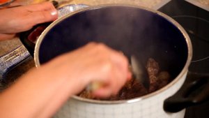 Плов с говядиной в кастрюле. Золотистый, рассыпчатый и ароматный! Рецепт проверенный временем!