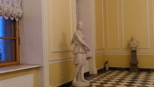 Статуи из Летнего сада, хранятся в Михайловском замке смотреть онлайн