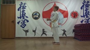 Боевая комбинация Ренраку № 1. Техника кихон каратэ Киокусинкай.