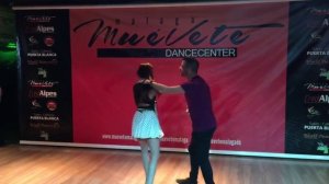 Taller de bachata inicial Cristian Valdivia y Maria talleres Sala Muevete