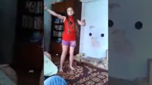 Одна дома без родителей!!!!