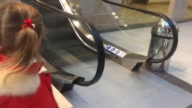 Прогулка по ТРЦ Вегас Кунцево смотреть онлайн