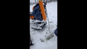 Выживание. Как в одиночку вытащить снегоход и сани.
