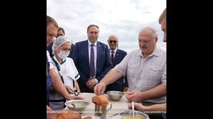 Как Лукашенко суп гороховый в поле с комбайнерами ел!!! - ТОТ САМЫЙ ФРАГМЕНТ!!!