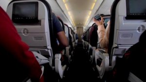 Сын-аутист впервые летит один - позже мать получает письмо, которое трогает её до глубины души...