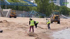 В Самаре начали расчистку городских пляжей от паводкового мусора