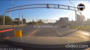 Под самосвал на красный: момент смертельного мото ДТП во Владимире