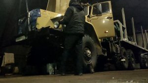 Работа в 16 лет на урал лесовоз! Замена масла в двигателе ямз 238!