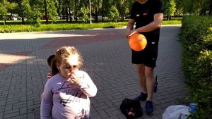 Надуваем и лопаем Воздушные Шарики. Для ДЕТЕЙ!!!
