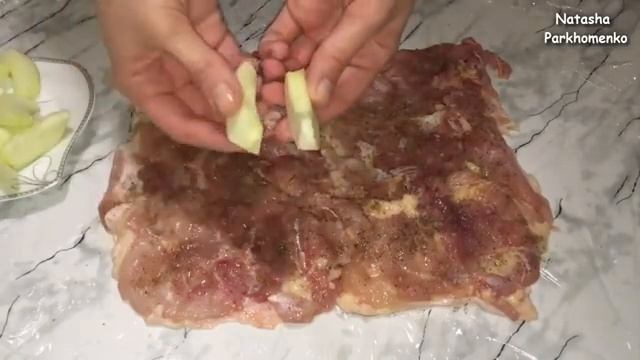 Рулет-из-Куриных-Бедрышек-с-Яблоком-и кулинарные рецепты с фото https://t.me/recipes1731 смотреть онлайн