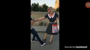Я же мать #1 женщина бьёт мальчика