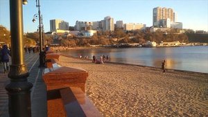 набережная Владивостока вечером