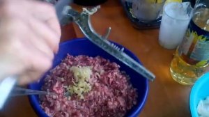 Простая кухня - котлеты из свинно-говяжего фарша.