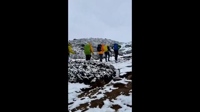 Экспедиция Клуба 7 Вершин на Эверест 2023 года. Треккинговая часть, подход к селению Периче смотреть онлайн