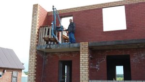 Самодельный мини кран на стройке