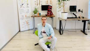 Самый полезный стул . Стул седло . Коленный стул .