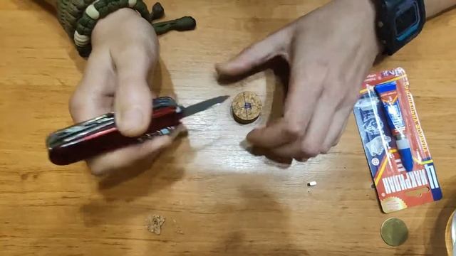 Как сделать походный компас из пробки и магнита смотреть онлайн