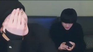 Chan and ChangBin made a song on vlive and it was...unique (Stray Kids)