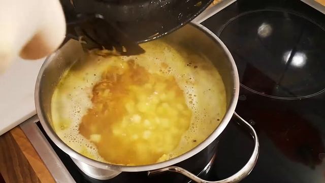 Весенний супчик с крапивой. Суп с крапивой. Зелёные щи с крапивой. смотреть онлайн