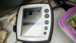 Эхолот Garmin Fishfinder  90 признался рыбы нет!