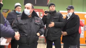 #3. Тухляк в пятёрочке. Директор в панике. ГБР запрещает снимать, полицейская крыша бездействует.