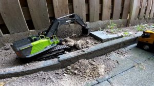 Huina 1582 Metal RC Dump Truck - Unboxing and First run!