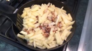 Картошка с салом и луком жареная . Простой и вкусный рецепт жареной картошки !