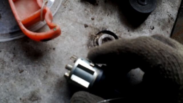 Как снять личинку замка зажигания, BMW E34 смотреть онлайн