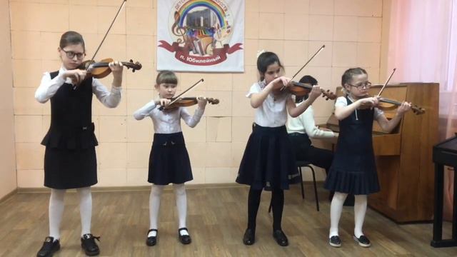 Младший ансамбль скрипачей - "Хороший день" Д. Шостакович
