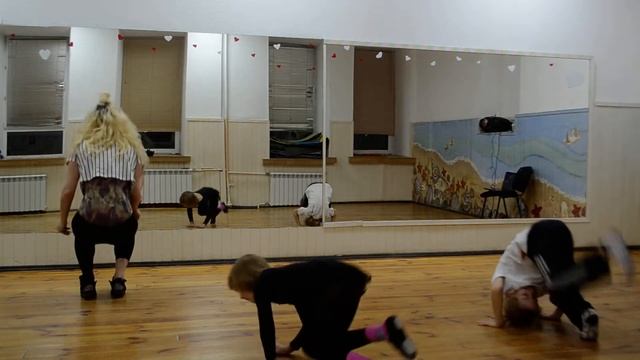 #Пантомима #Hip-hop #Начинающие #ДваМесяцаЗанимаются смотреть онлайн