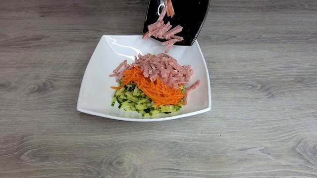 Салат со спаржей. Салат с морковью по-корейски. Салат быстрый.