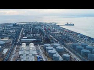 На строительство мега завода в Усть-Луге ВЭБ.РФ выделит Газпрому 445 миллиардов рублей.