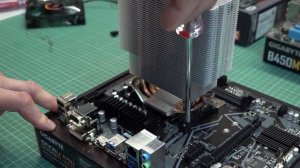 Как установить кулер AMD с пружинным креплением?