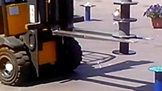 Гонки на погрузчиках смотреть онлайн