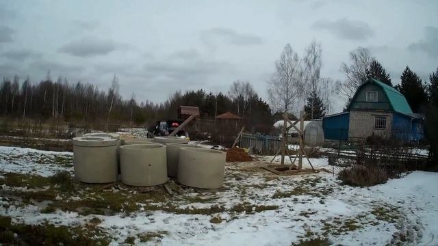 начали копать колодец и сразу пошла вода сколько еще копать помогут рамки