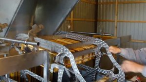 Линия откачивания мёда (горизонтальная медогонка)