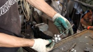 Как сделать виноградную гроздь из шариков, своими руками.from balls a bunch of Grapes