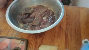 Сочная и мягкая свиная печень в крахмале.