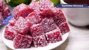 Берем 300 грамм любых ягод, Подойдут замороженные и получаем целую гору конфет