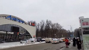 У метро Партизанская