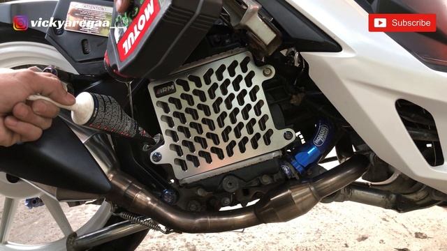 OLI MOTUL SCOOTER EXPERT LE 10W 30 | Oli Khusus Matic Honda смотреть онлайн