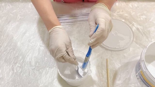 Кручу трубочки из газеты и офисной бумаги. Экспериментальное их окрашивание. смотреть онлайн