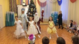 Тихо-тихо сказку напевая