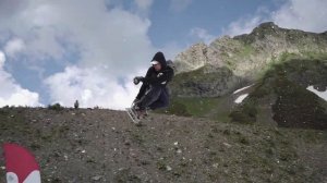 Сноупарк летом в горах Красной Поляны, атмосфера и трюки! Лыжи и сноуборд.mp4