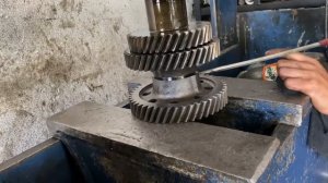 How To Rebuild Isuzu Truck Manual Transmission- Repairing Isuzu Truck GearBox|Memperbaiki Gearbox|