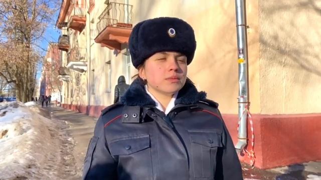 Курсант московского Колледжа полиции помогла пожилой женщине